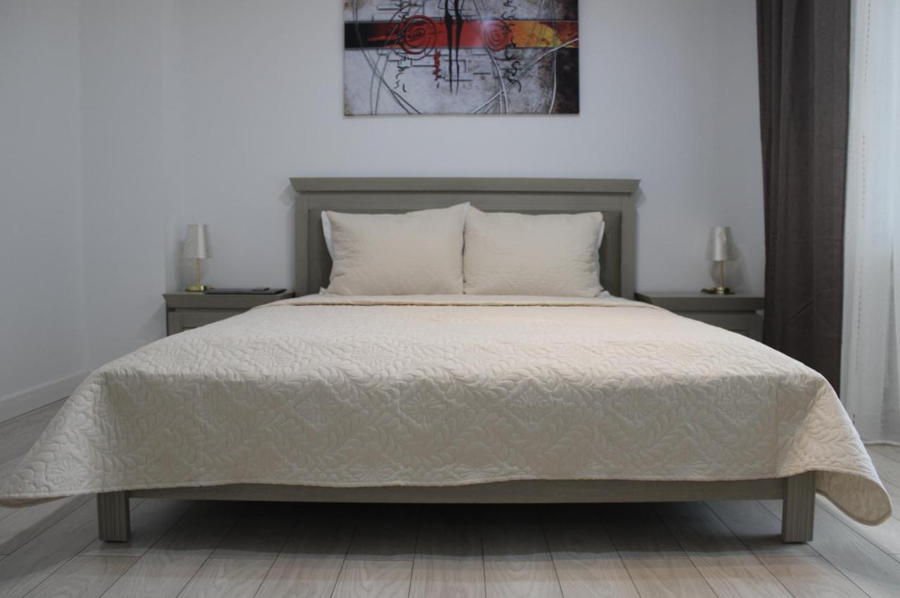 Luxury Center - Romana * Bucureşti